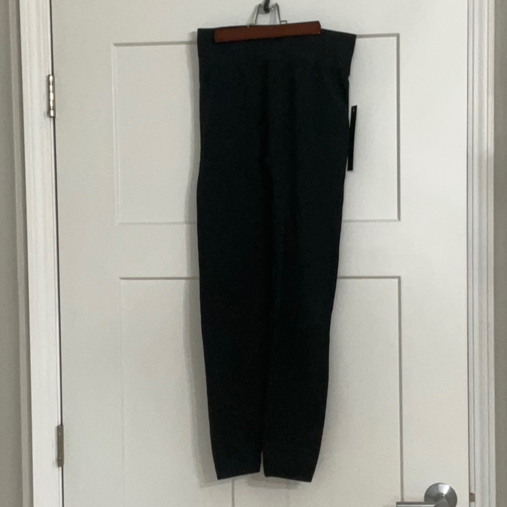 Brand new pair of Leggings Depot leggings that are brand new with tags.